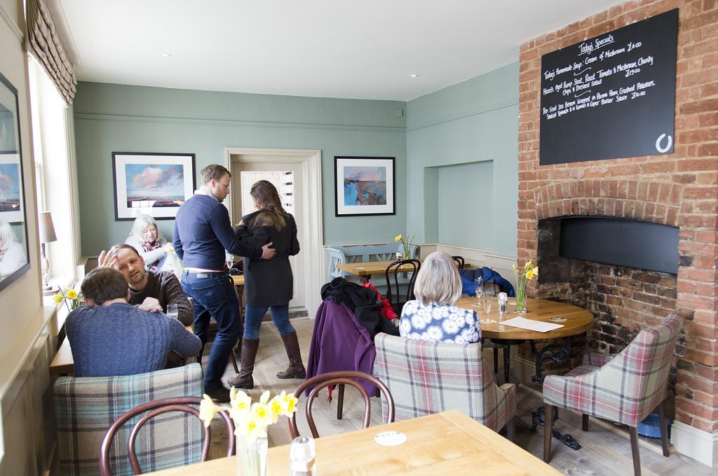 The White Horse Blakeney Blakeney  Extérieur photo